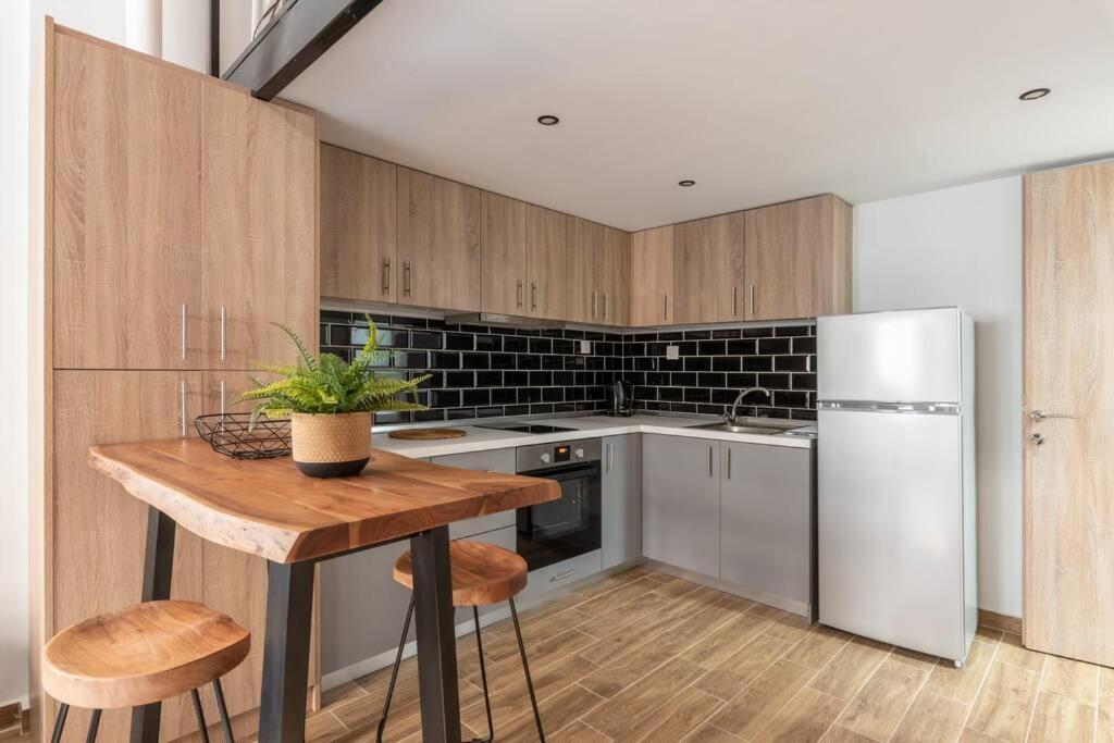 Апартаменты Industrial Loft Near Seaside W 200Mbps Салоники Экстерьер фото