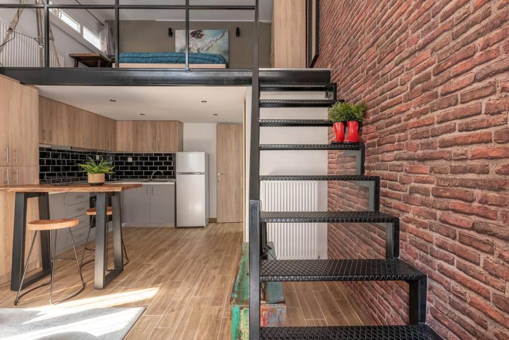 Апартаменты Industrial Loft Near Seaside W 200Mbps Салоники Экстерьер фото
