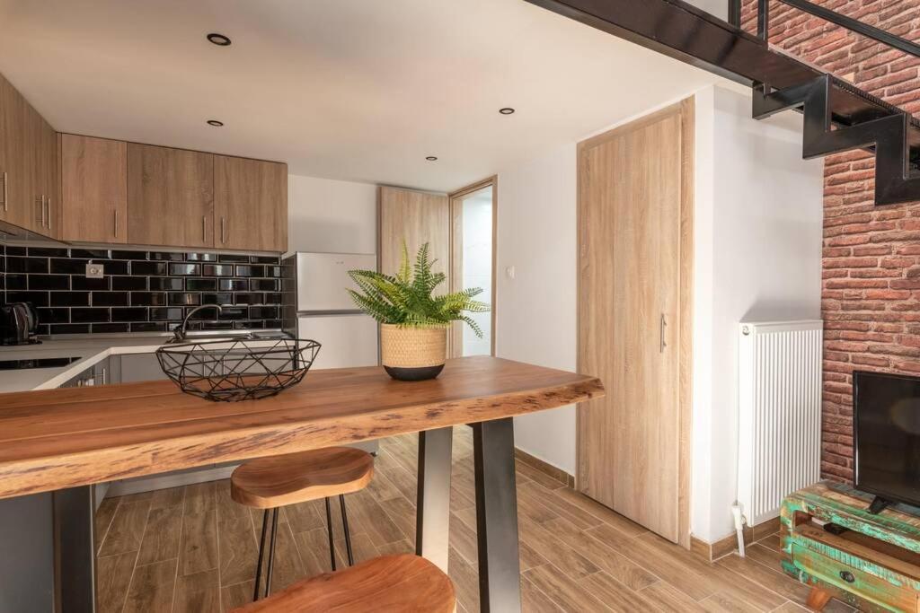 Апартаменты Industrial Loft Near Seaside W 200Mbps Салоники Экстерьер фото