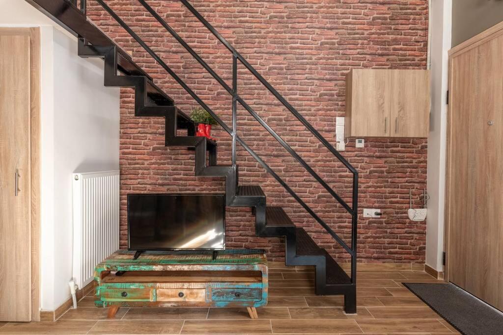 Апартаменты Industrial Loft Near Seaside W 200Mbps Салоники Экстерьер фото